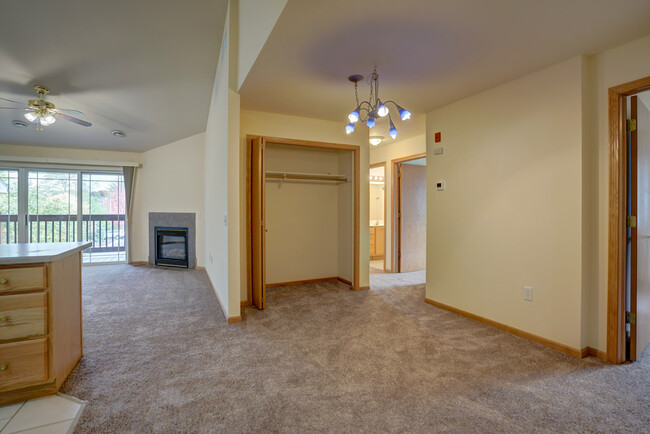 Dining area - 6081 Viroqua Dr