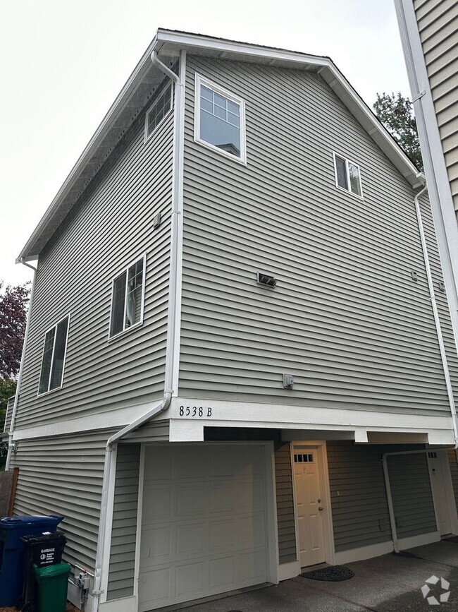 Building Photo - 8538 Midvale Ave N