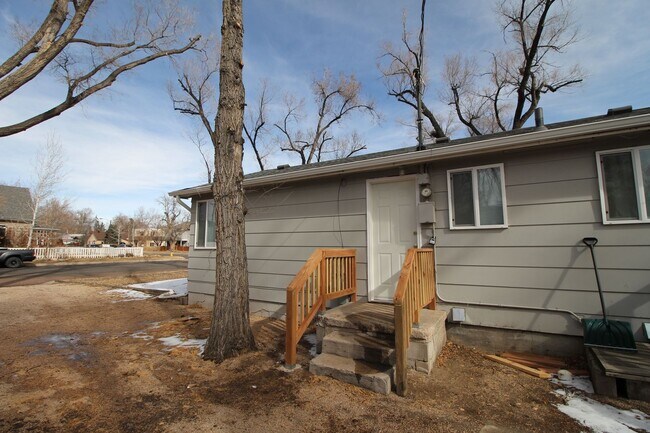 Building Photo - Remodeled 1bdrm 1 bath close to Legacy Loo...