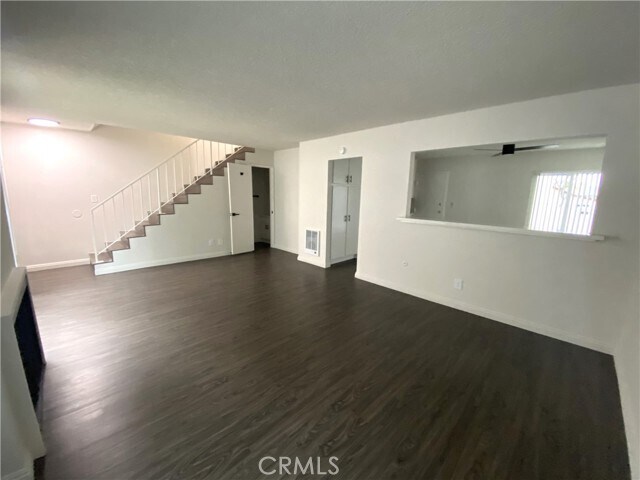 Building Photo - 25400 Oak St