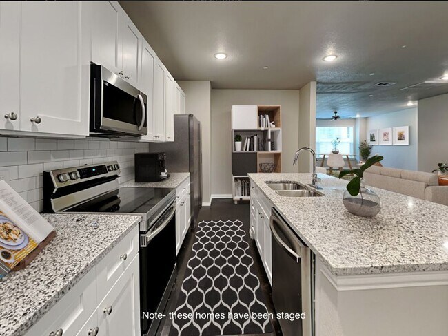 Building Photo - 442 Willow Crossing E