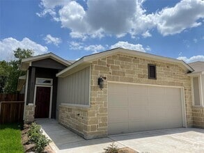 Building Photo - 9765 Grosbeak Ln