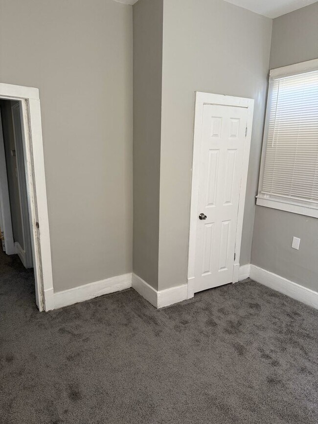 Building Photo - Adorable 2BR/1BA house
