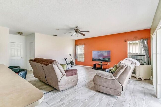 Foto del edificio - Spacious Two-Story Home Available NOW