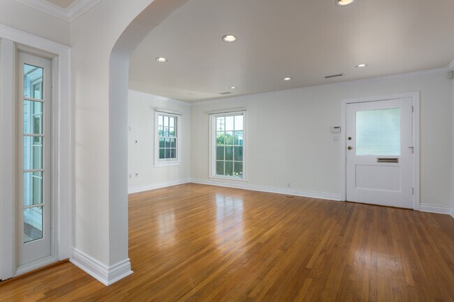 Living Room - 310 N Plymouth Blvd