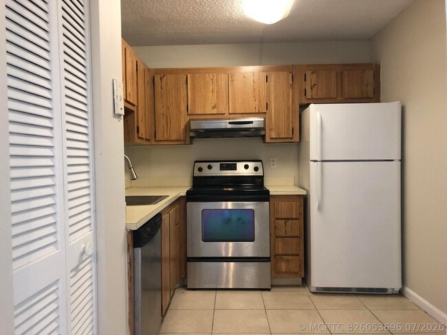 Building Photo - 10714 Royal Palm Blvd