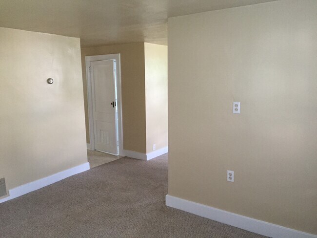 living/dining combined at front of house - 543 North Berkley Street