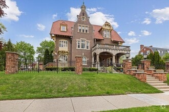 Building Photo - 2836 E Belleview Pl