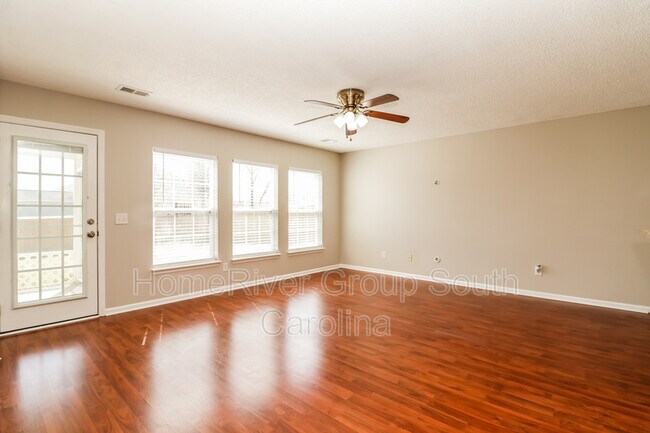 Foto del edificio - 102 Rundle Ln