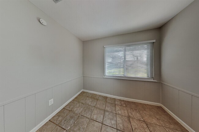 Foto del edificio - 25402 Elm Creek Dr