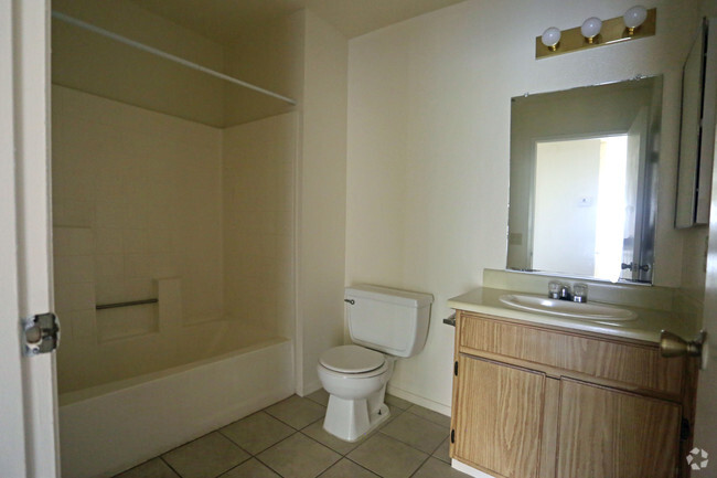 2 BR, 1 BA- Bathroom - Casa Del Sol Apartment Homes