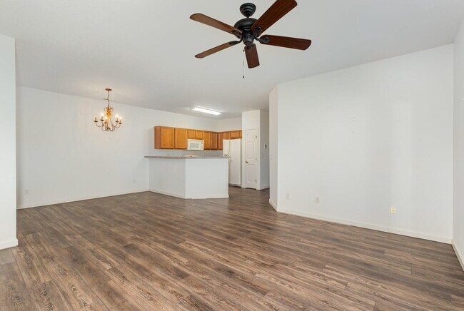 Foto del edificio - 961 Mistflower Ln