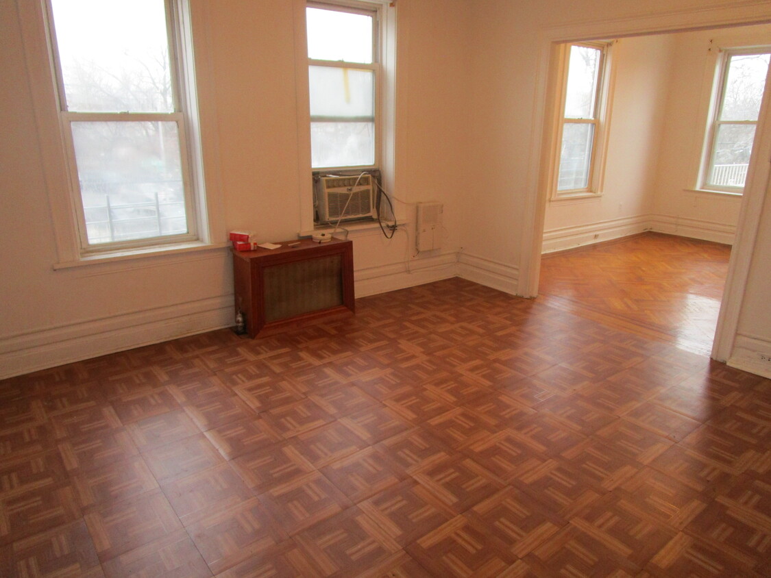 Foto principal - 6825 7th Ave