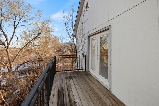 Foto del edificio - 977 Columbine Ave