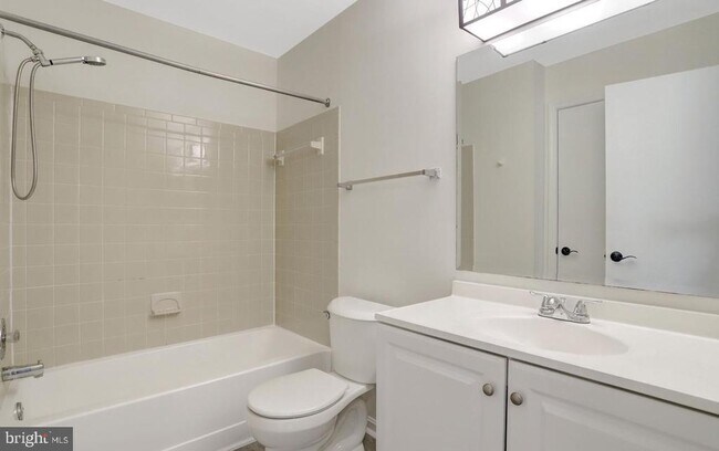 Foto del edificio - 8627 Beekman Pl