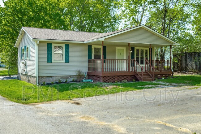 Foto del edificio - 1334 Greens Lake Rd