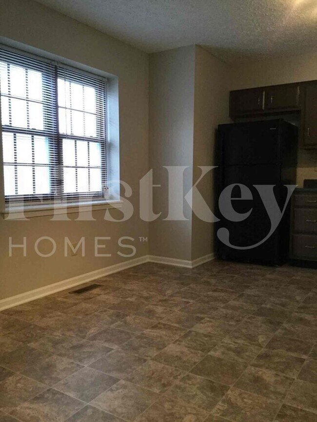Building Photo - 4404 Caledonia Way