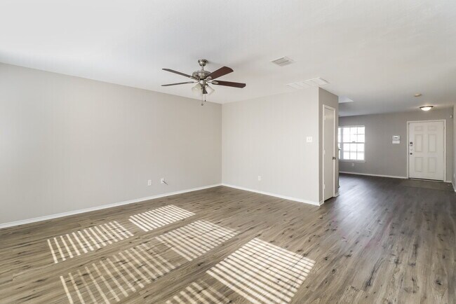 Foto del edificio - 4649 Sea Ridge Dr