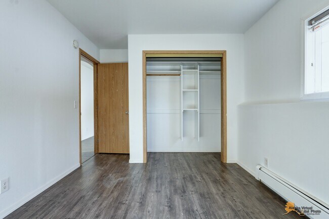 Habitación - 5401 E 38th Ct