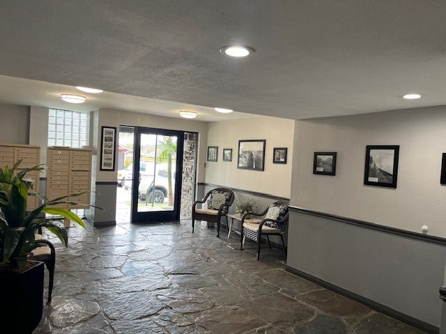 Foto del edificio - 1355 Loma Ave