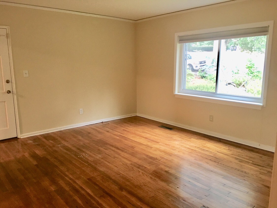 Living - 501 Milledge Rd