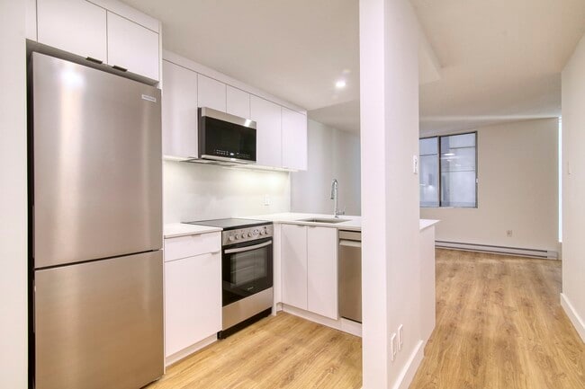 Building Photo - 2285 Rue St Mathieu