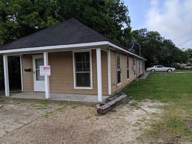 Building Photo - 2606 Weller Ave