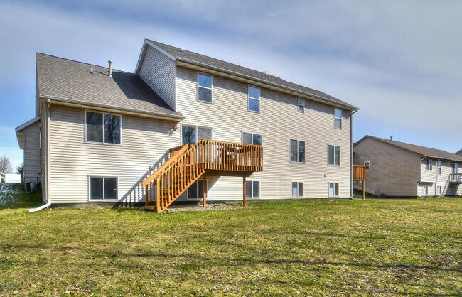 Building Photo - 2161 Kinnrow Ave NW