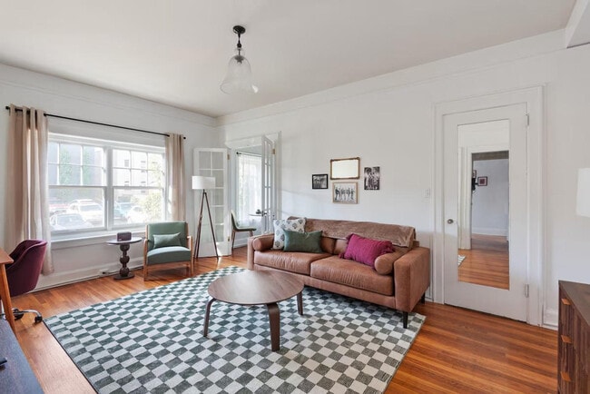 Building Photo - 2015 NW Flanders St