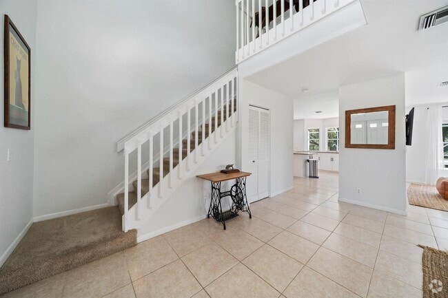 Building Photo - 1527 S Club Dr
