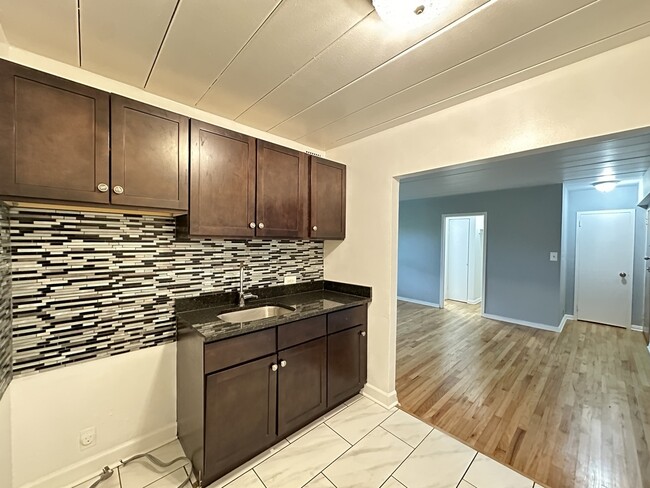 Building Photo - 1360 W Touhy Ave