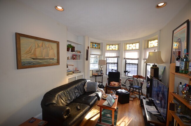 Foto del edificio - 45 Westland Ave