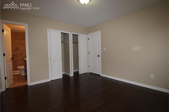 Foto del edificio - 1004 Drury Lane