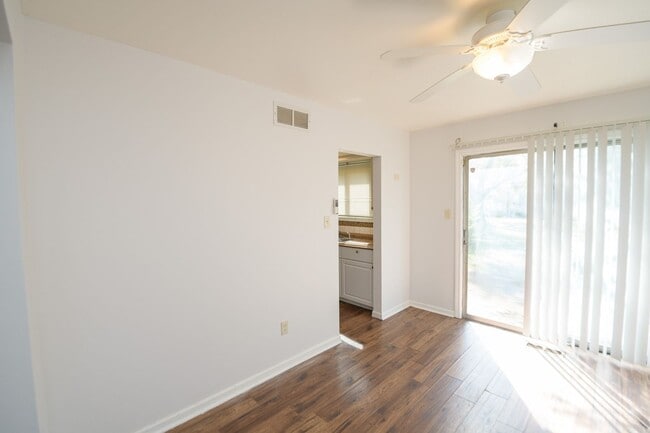 Building Photo - 2405 W 63rd Ave