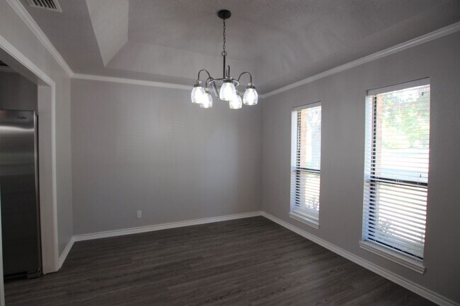 Foto del edificio - Stunning 4 bedroom 2 bath remodel near UT ...