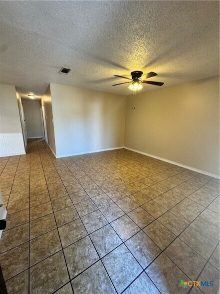 Foto del edificio - 4602 Dahlia Ln