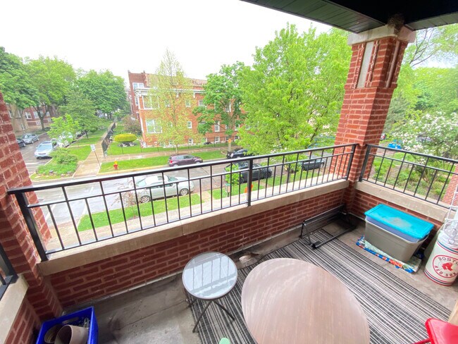 Foto del edificio - 2659 W Leland Ave