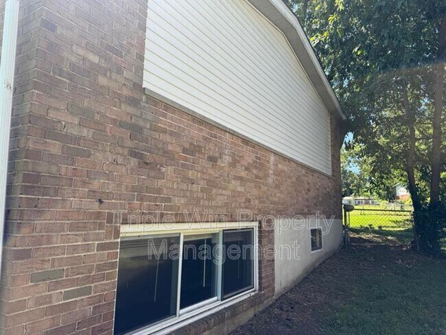 Photo - 2022 Northaire Ln House