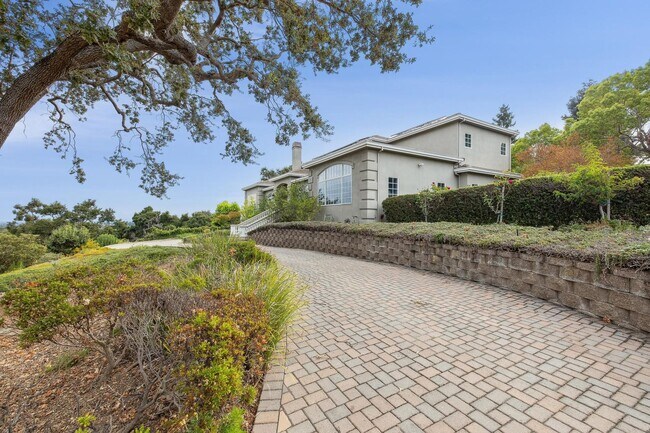 Building Photo - Luxurious Estate in Los Altos Hills Availa...