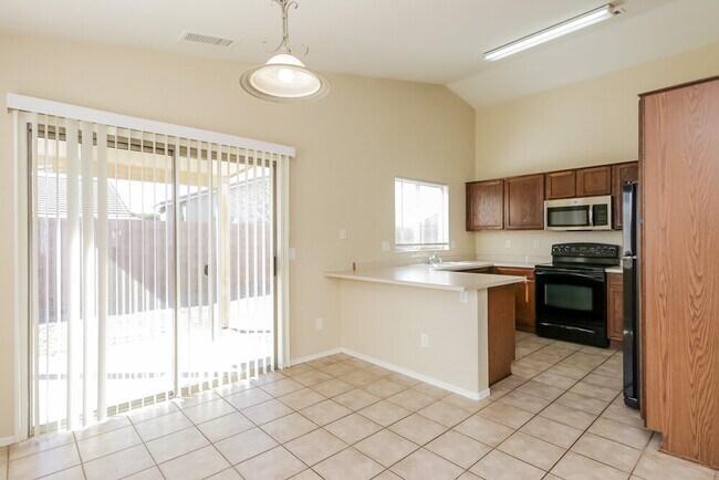 Foto del edificio - 10963 W Elm Ln