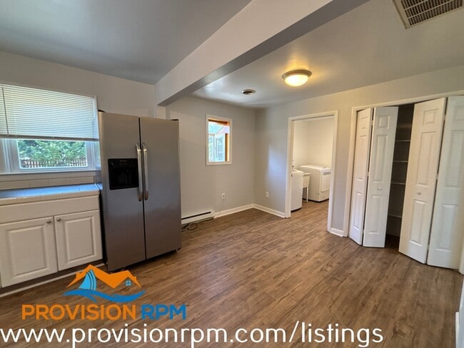 Building Photo - 322 Creek Blvd