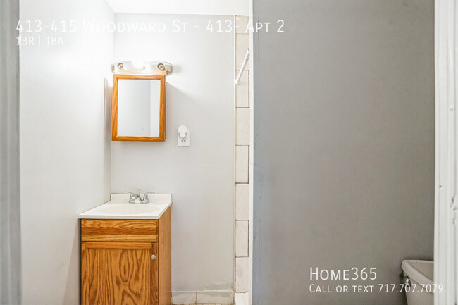 Building Photo - 413-415 Woodward St-413- Apt 2