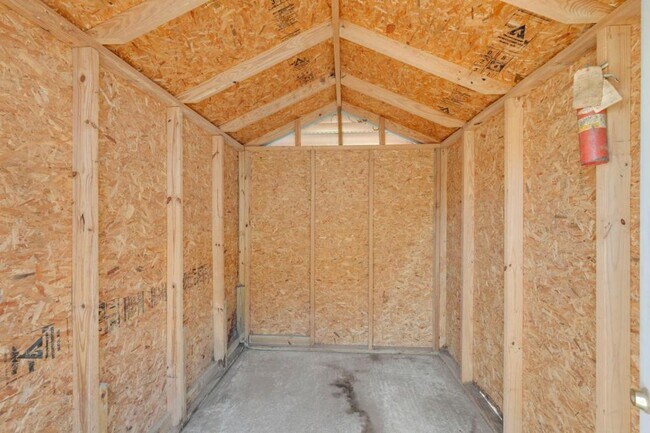 Building Photo - 300 E 15th St