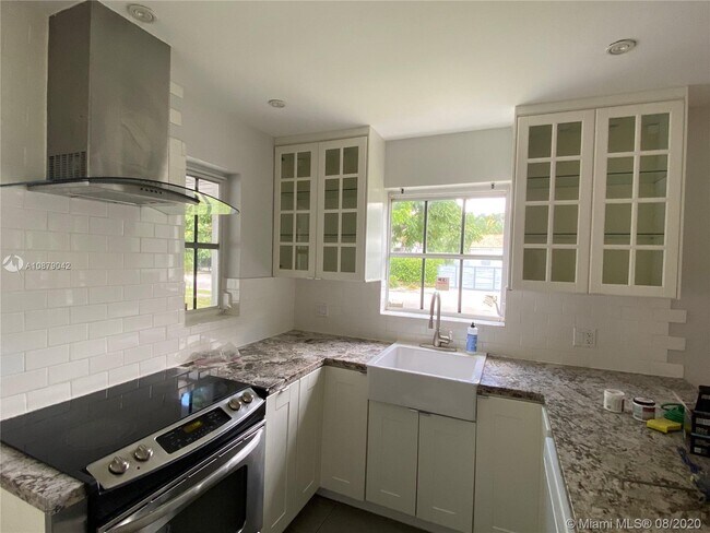 Building Photo - 668 NE 72nd Ter