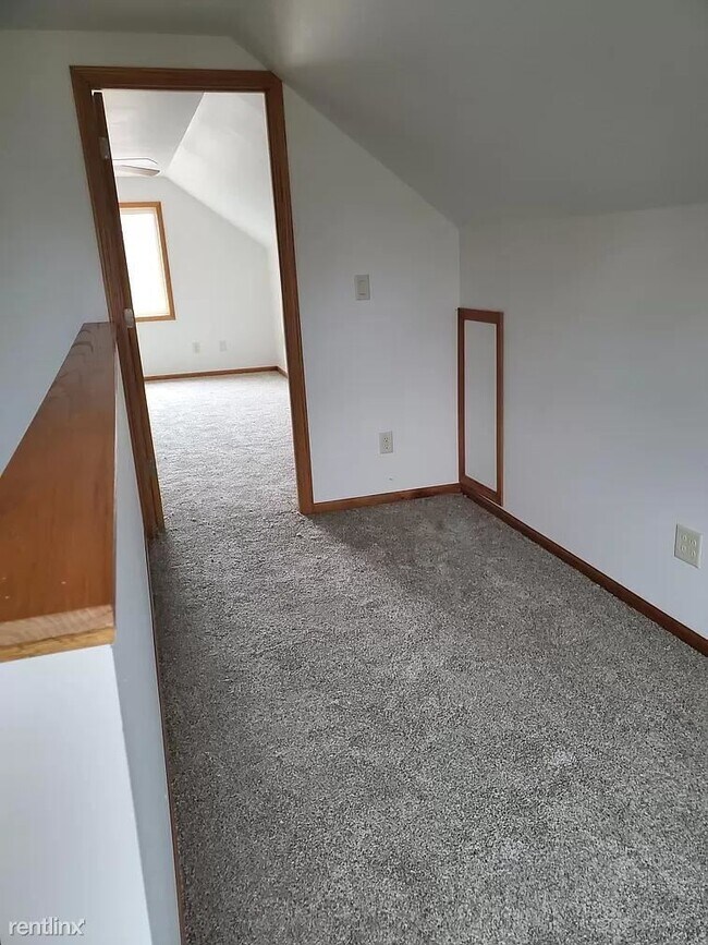 Foto del edificio - 3 br, 1 bath House - 520 Leonard St
