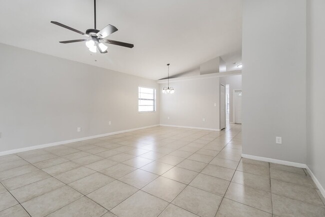 Building Photo - 4262 Sandhurst Dr