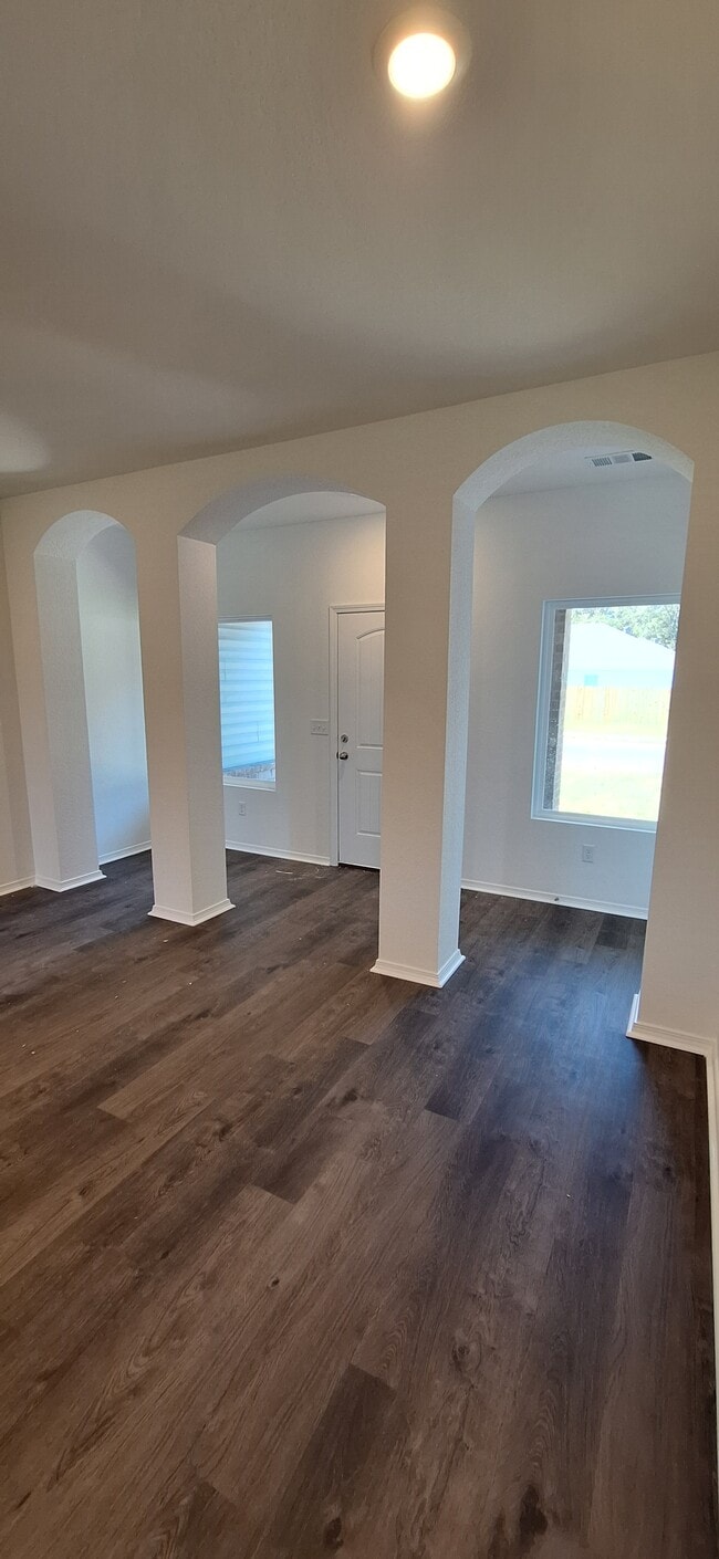 Building Photo - 38 10 Point Ln