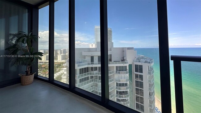 Foto del edificio - 18555 Collins Ave