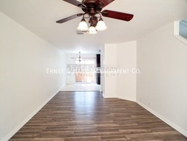 Building Photo - Upgraded 2 Story Townhome with Balcony and...