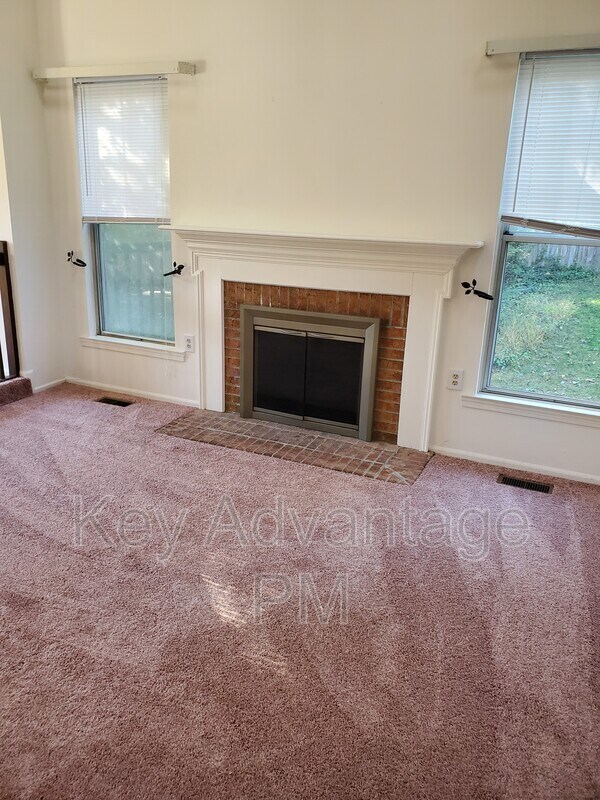 Building Photo - 15248 Larkspur Ln